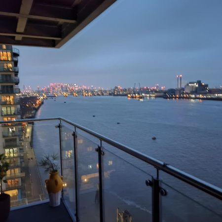 Snuggle Inn - Riverside Apartments - Views Over Looking London River Thames, Close To O2 Arena, London Excel, London City Airport, Thames Clipper- River Boat Service, Woolwich Ferry, Onsite Parking, Twin Room Option Available Exteriör bild