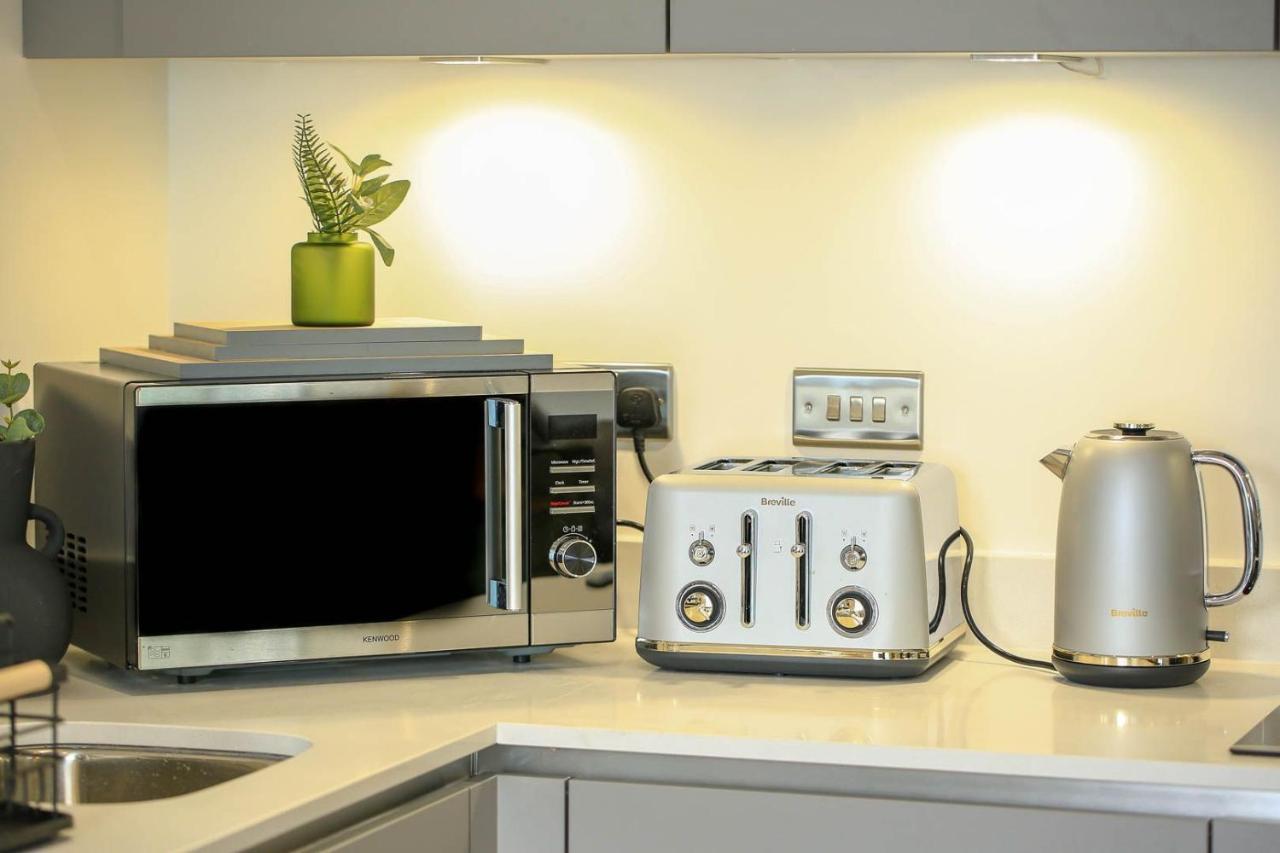 Snuggle Inn - Riverside Apartments - Views Over Looking London River Thames, Close To O2 Arena, London Excel, London City Airport, Thames Clipper- River Boat Service, Woolwich Ferry, Onsite Parking, Twin Room Option Available Exteriör bild