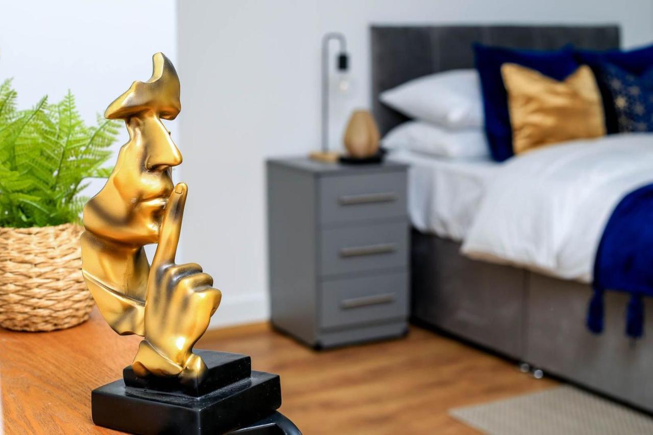 Snuggle Inn - Riverside Apartments - Views Over Looking London River Thames, Close To O2 Arena, London Excel, London City Airport, Thames Clipper- River Boat Service, Woolwich Ferry, Onsite Parking, Twin Room Option Available Exteriör bild