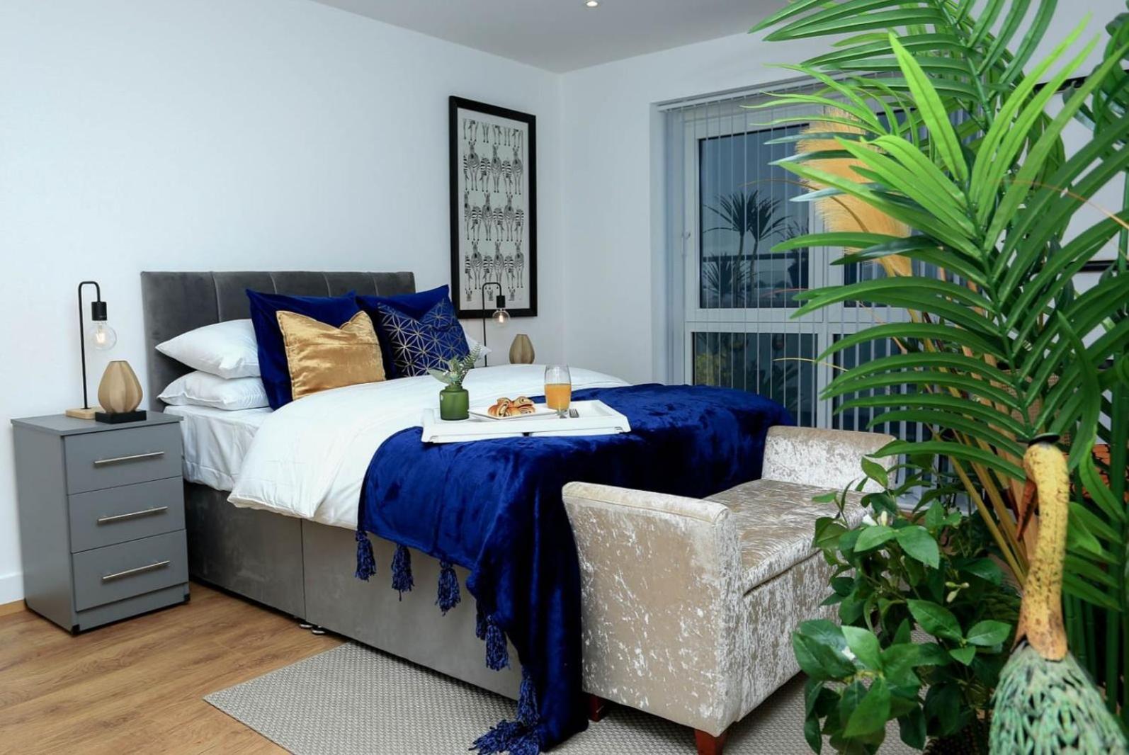 Snuggle Inn - Riverside Apartments - Views Over Looking London River Thames, Close To O2 Arena, London Excel, London City Airport, Thames Clipper- River Boat Service, Woolwich Ferry, Onsite Parking, Twin Room Option Available Exteriör bild