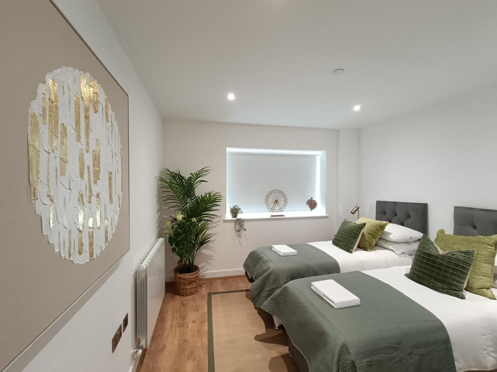 Snuggle Inn - Riverside Apartments - Views Over Looking London River Thames, Close To O2 Arena, London Excel, London City Airport, Thames Clipper- River Boat Service, Woolwich Ferry, Onsite Parking, Twin Room Option Available Exteriör bild